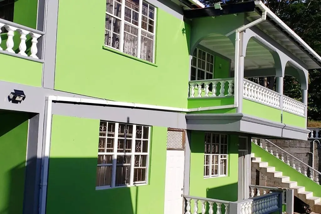 Green Castle Apartment#2 In City Of Roseau