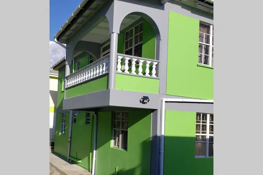 Green Castle Apartment#2 In City Of Roseau Dominica